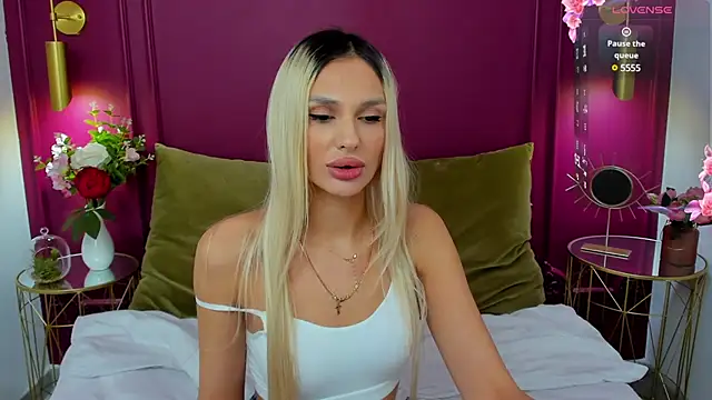 MissLoou online show from February 24, 2025, 9:43 am