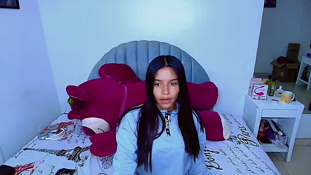 charlotte 0309 online show from December 4, 2025, 8:50 pm