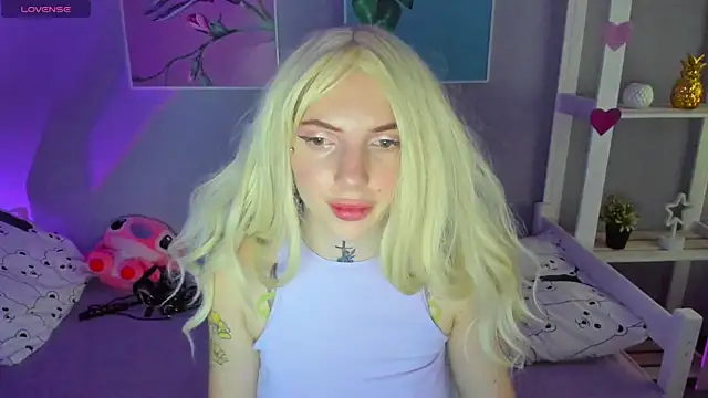 Snapshot of AnneTenet chatting on December 14, 2024, 7:29 am AnneTenet online show from December 14, 2024, 7:29 am