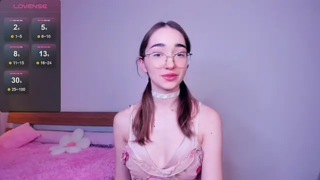 PollyBeev online show from February 28, 2025, 11:14 am