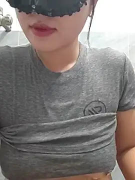 Snapshot of girldam95 chatting on July 18, 2026, 4:05 am girldam95 online show from July 18, 2026, 4:05 am