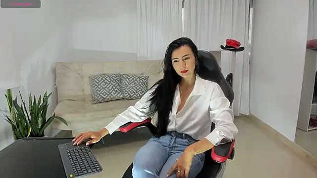 Snapshot of coniie_jhons chatting on February 13, 2026, 12:45 pm coniie jhons online show from February 13, 2026, 12:45 pm