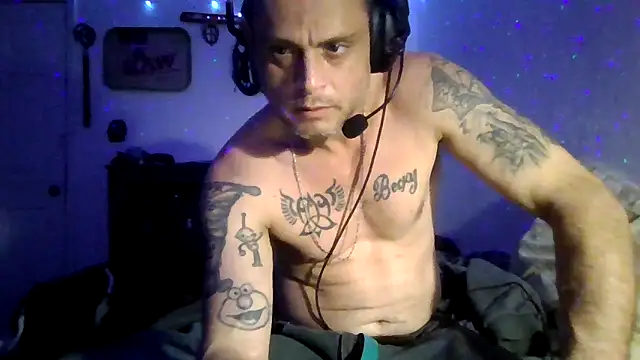 Snapshot of Buffshagswell chatting on February 19, 2025, 10:20 pm Buffshagswell online show from February 19, 2025, 10:20 pm
