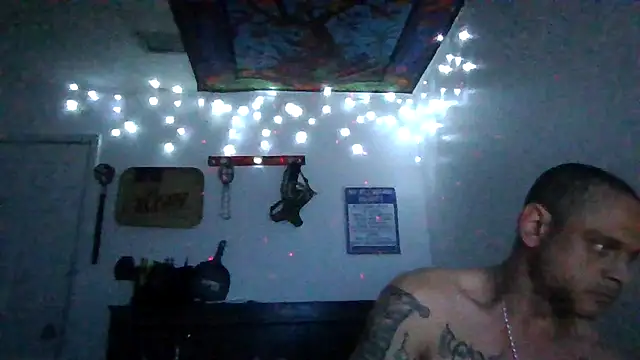 Snapshot of Buffshagswell chatting on March 4, 2025, 3:22 am Buffshagswell online show from March 4, 2025, 3:22 am