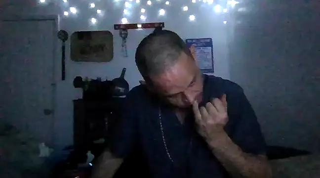 Snapshot of Buffshagswell chatting on March 5, 2025, 8:21 pm Buffshagswell online show from March 5, 2025, 8:21 pm