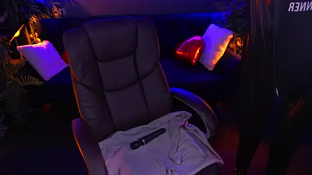 Snow WhiteeeX online show from March 18, 2025, 6:57 am