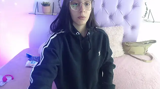 Snapshot of Freyja_01 chatting on February 4, 2025, 9:31 pm Freyja 01 online show from February 4, 2025, 9:31 pm