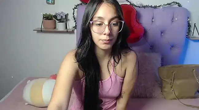 Snapshot of Freyja_01 chatting on February 7, 2025, 9:37 pm Freyja 01 online show from February 7, 2025, 9:37 pm