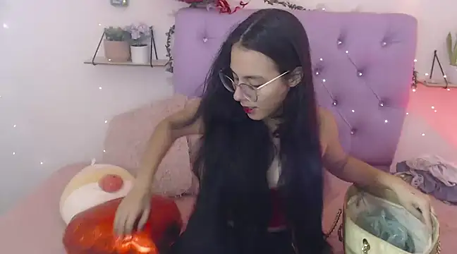 Snapshot of Freyja_01 chatting on February 14, 2025, 10:36 pm Freyja 01 online show from February 14, 2025, 10:36 pm