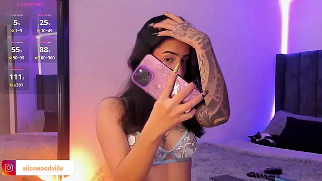 Snapshot of Alice_woodville chatting on January 26, 2025, 5:23 pm Alice woodville online show from January 26, 2025, 5:23 pm