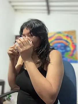 Carlacutte online show from April 17, 2026, 9:34 am