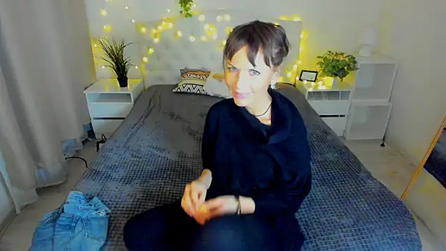 Snapshot of Elizabe_th chatting on January 21, 2025, 9:46 pm Elizabe th online show from January 21, 2025, 9:46 pm