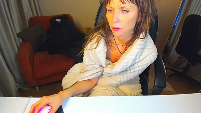 Snapshot of Elizabe_th chatting on January 22, 2025, 7:03 am Elizabe th online show from January 22, 2025, 7:03 am