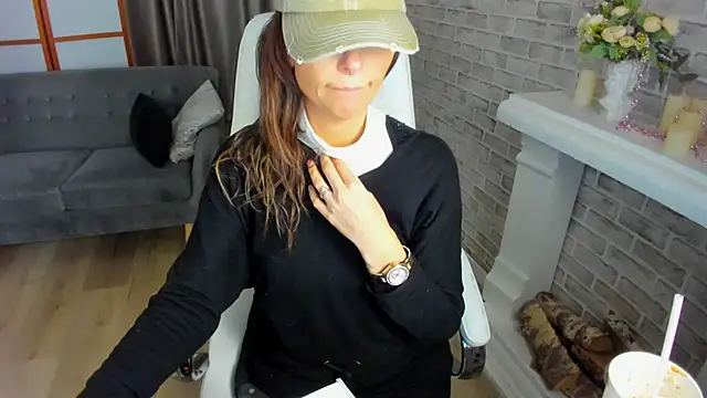 Snapshot of Elizabe_th chatting on January 25, 2025, 8:42 pm Elizabe th online show from January 25, 2025, 8:42 pm