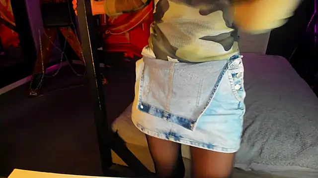 Snapshot of Elizabe_th chatting on February 17, 2025, 9:19 pm Elizabe th online show from February 17, 2025, 9:19 pm