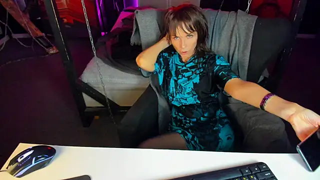 Snapshot of Elizabe_th chatting on March 16, 2025, 4:09 am Elizabe th online show from March 16, 2025, 4:09 am