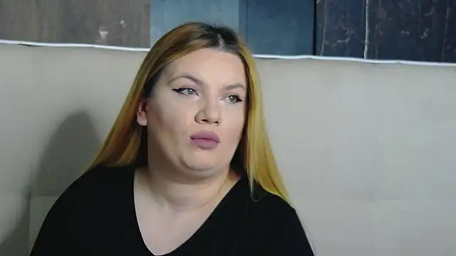 MelanieBrownn online show from December 2, 2025, 7:25 am