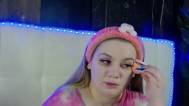 MelanieBrownn online show from April 14, 2026, 4:40 am