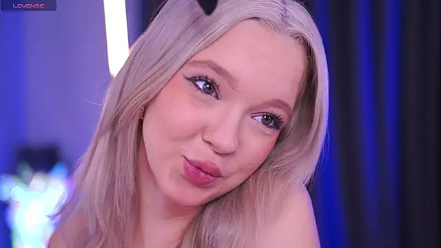  AlinaBailey online show from April 5, 2026, 8:00 am