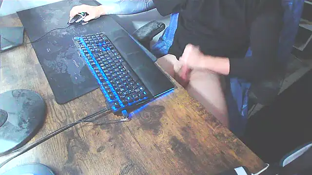 Snapshot of WouldLovetoFuckYou666 chatting on December 4, 2025, 12:03 pm WouldLovetoFuckYou666 online show from December 4, 2025, 12:03 pm