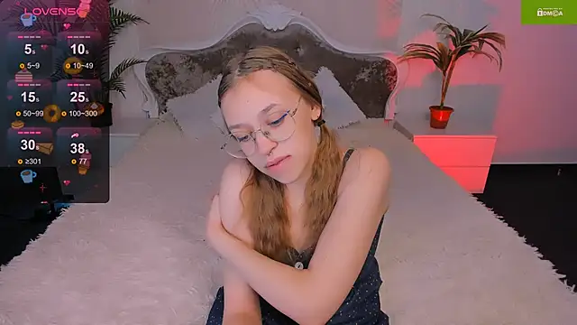 Snapshot of LayriantaVee chatting on January 13, 2025, 7:43 am LayriantaVee online show from January 13, 2025, 7:43 am