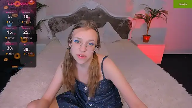 Snapshot of LayriantaVee chatting on January 13, 2025, 1:49 pm LayriantaVee online show from January 13, 2025, 1:49 pm