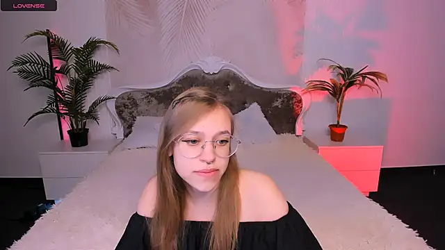 Snapshot of LayriantaVee chatting on January 15, 2025, 7:05 am LayriantaVee online show from January 15, 2025, 7:05 am