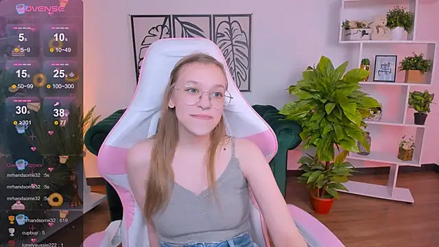 Snapshot of LayriantaVee chatting on February 2, 2025, 10:24 am LayriantaVee online show from February 2, 2025, 10:24 am