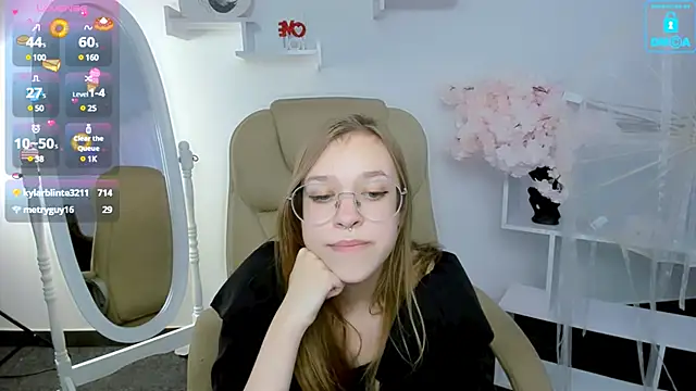 Snapshot of LayriantaVee chatting on February 3, 2025, 10:03 am LayriantaVee online show from February 3, 2025, 10:03 am