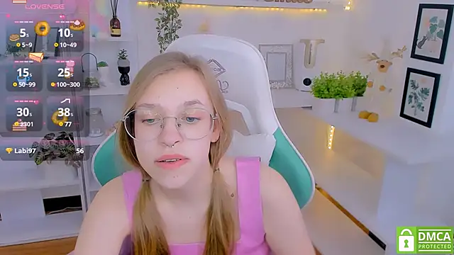 Snapshot of LayriantaVee chatting on February 10, 2025, 10:09 am LayriantaVee online show from February 10, 2025, 10:09 am