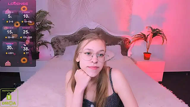 Snapshot of LayriantaVee chatting on February 12, 2025, 7:13 am LayriantaVee online show from February 12, 2025, 7:13 am