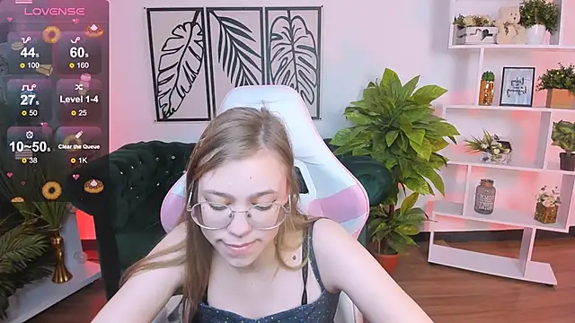 Snapshot of LayriantaVee chatting on February 16, 2025, 9:59 am LayriantaVee online show from February 16, 2025, 9:59 am