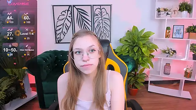 Snapshot of LayriantaVee chatting on February 23, 2025, 7:00 am LayriantaVee online show from February 23, 2025, 7:00 am