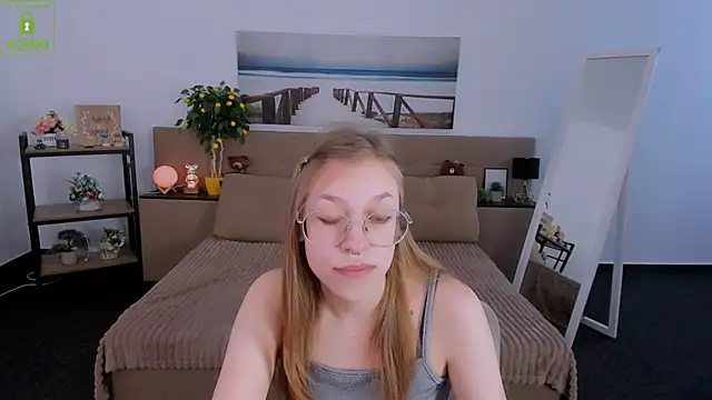 Snapshot of LayriantaVee chatting on March 2, 2025, 10:03 am LayriantaVee online show from March 2, 2025, 10:03 am