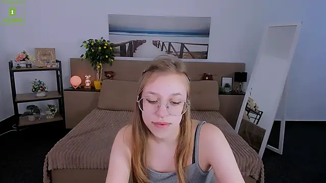 Snapshot of LayriantaVee chatting on March 2, 2025, 1:16 pm LayriantaVee online show from March 2, 2025, 1:16 pm