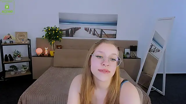 Snapshot of LayriantaVee chatting on March 6, 2025, 10:09 am LayriantaVee online show from March 6, 2025, 10:09 am