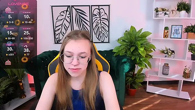 Snapshot of LayriantaVee chatting on March 7, 2025, 6:57 am LayriantaVee online show from March 7, 2025, 6:57 am