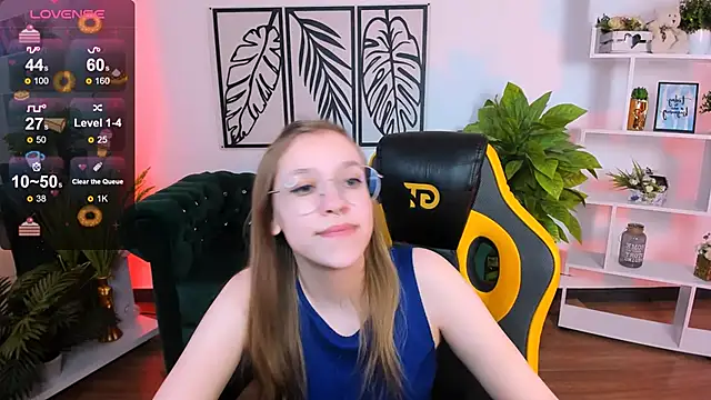 Snapshot of LayriantaVee chatting on March 7, 2025, 10:02 am LayriantaVee online show from March 7, 2025, 10:02 am