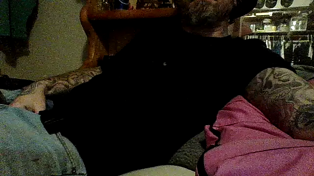 Snapshot of clitstitsandbongrips chatting on December 4, 2024, 11:02 pm clitstitsandbongrips online show from December 4, 2024, 11:02 pm