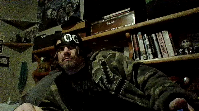 Snapshot of clitstitsandbongrips chatting on December 17, 2024, 10:44 am clitstitsandbongrips online show from December 17, 2024, 10:44 am