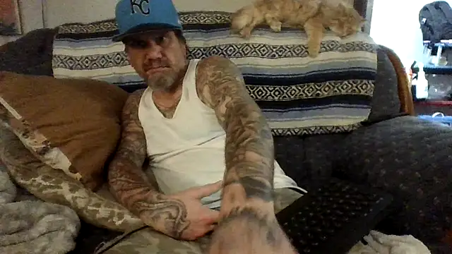 Snapshot of clitstitsandbongrips chatting on October 10, 2025, 7:13 pm clitstitsandbongrips online show from October 10, 2025, 7:13 pm