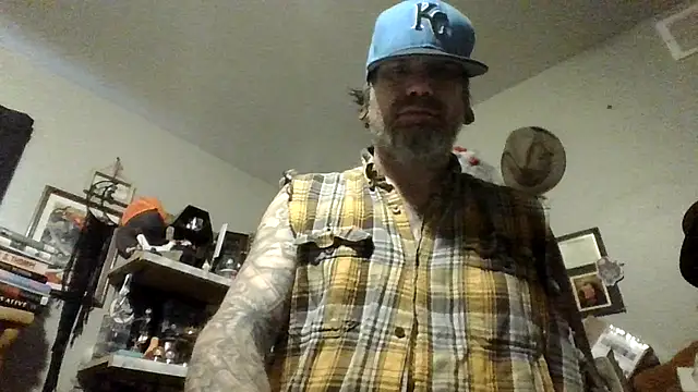 Snapshot of clitstitsandbongrips chatting on October 24, 2025, 4:14 pm clitstitsandbongrips online show from October 24, 2025, 4:14 pm