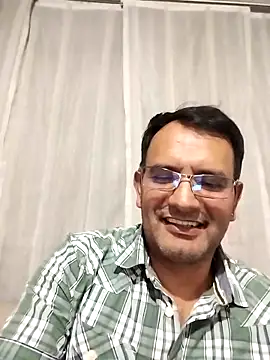 Snapshot of RogueTraveler chatting on March 4, 2025, 2:27 am RogueTraveler online show from March 4, 2025, 2:27 am