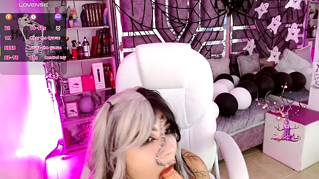 AliceWalker 11 online show from November 1, 2025, 5:37 pm