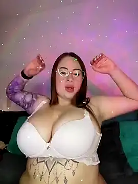 Snapshot of soofy__ chatting on October 9, 2025, 2:09 am soofy   online show from October 9, 2025, 2:09 am