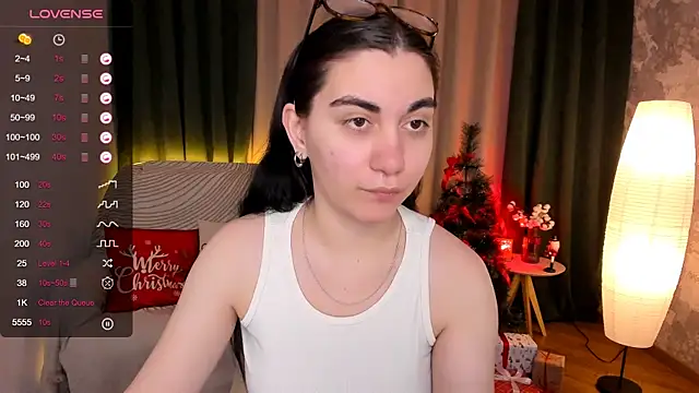 Snapshot of hannacheekss_ chatting on December 28, 2024, 2:01 am hannacheekss  online show from December 28, 2024, 2:01 am