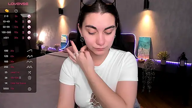 Snapshot of hannacheekss_ chatting on February 5, 2025, 5:09 am hannacheekss  online show from February 5, 2025, 5:09 am