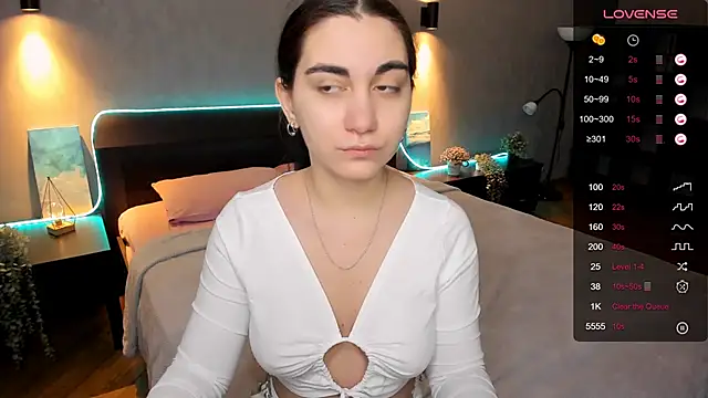 Snapshot of hannacheekss_ chatting on February 7, 2025, 6:56 am hannacheekss  online show from February 7, 2025, 6:56 am