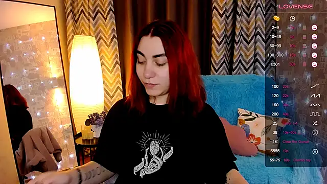 hannacheekss  online show from December 1, 2025, 2:05 am