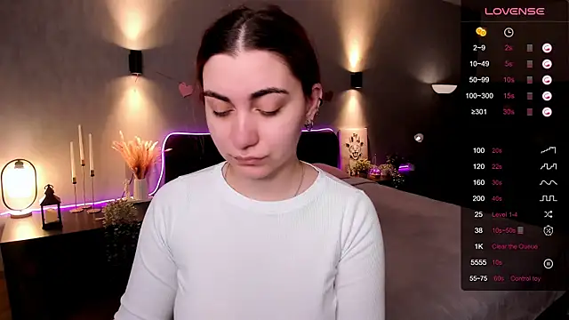 hannacheekss  online show from April 6, 2026, 1:58 am